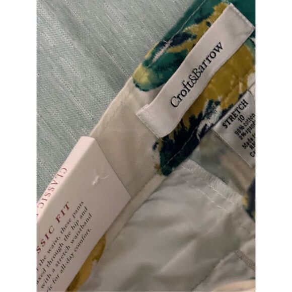 New with tags Croft & Borrow WOMENS STRETCH CAPRIS GREEN/WHITE FLORAL PRINT WIDE - Picture 4 of 7